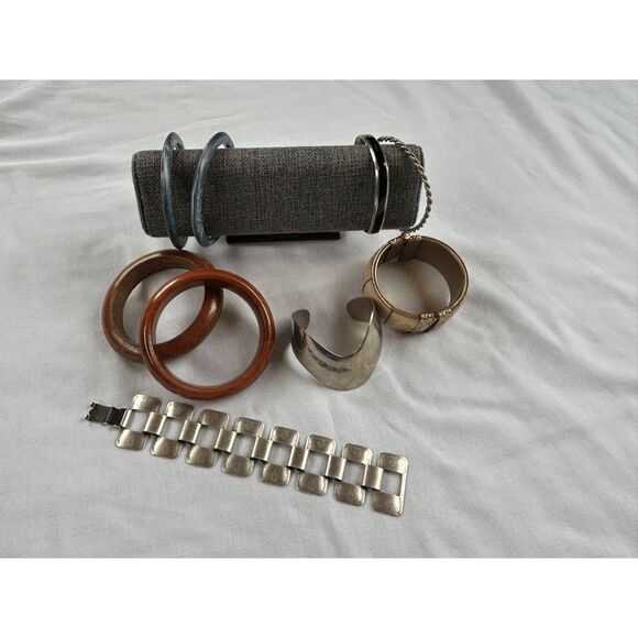 Vintage Bracelet Lot, 10 Bracelets, Wood, Plastic, Silver Toned Metal - Picture 1 of 8